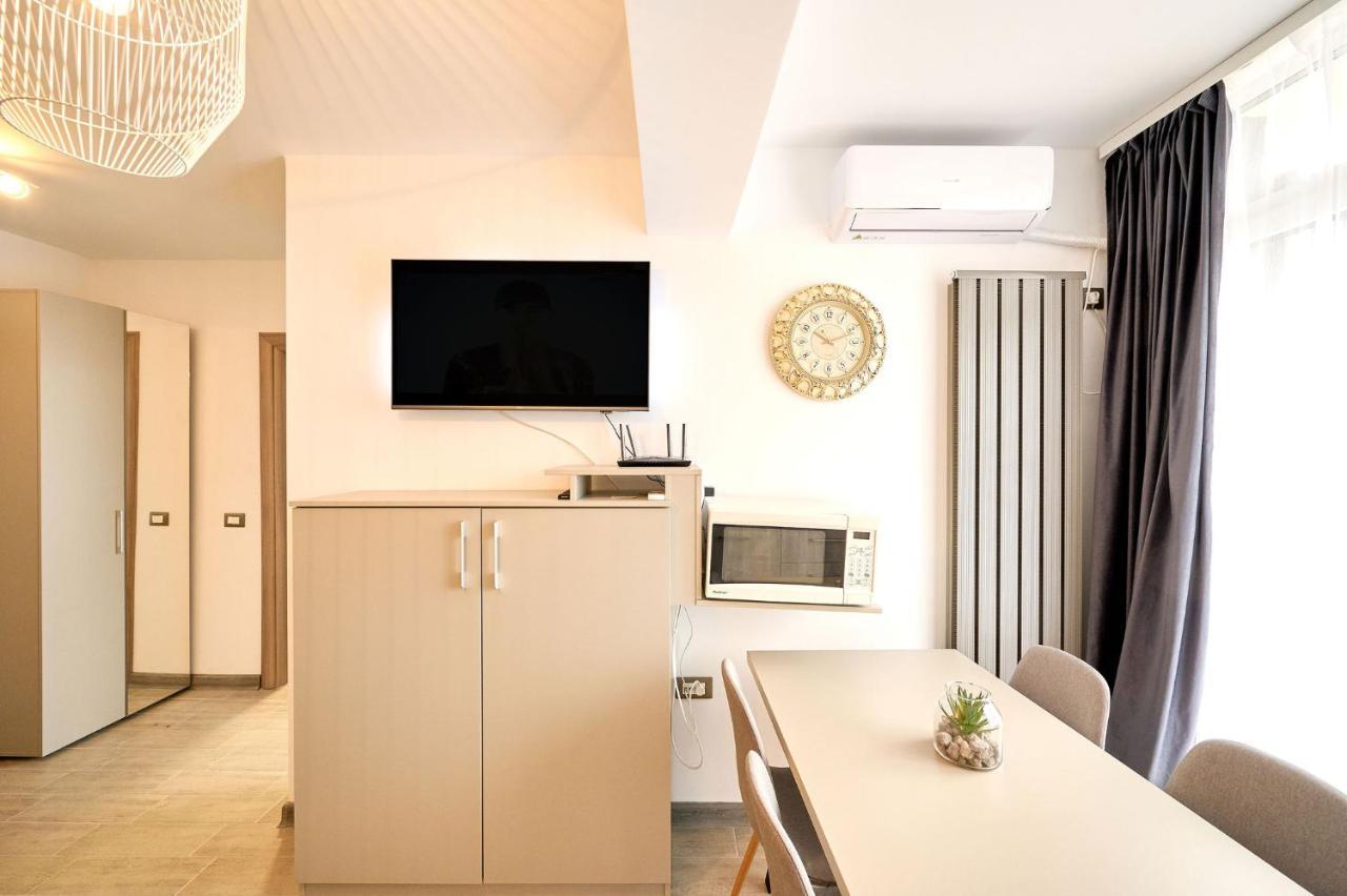 Royale Sundance Studio 8 in Alezzi Beach Spa Pool Mamaia Esterno foto